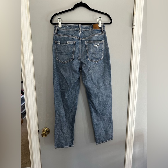 American Eagle, Size 6 Regular, Medium Wash STRETCH Jeans - Picture 2 of 2
